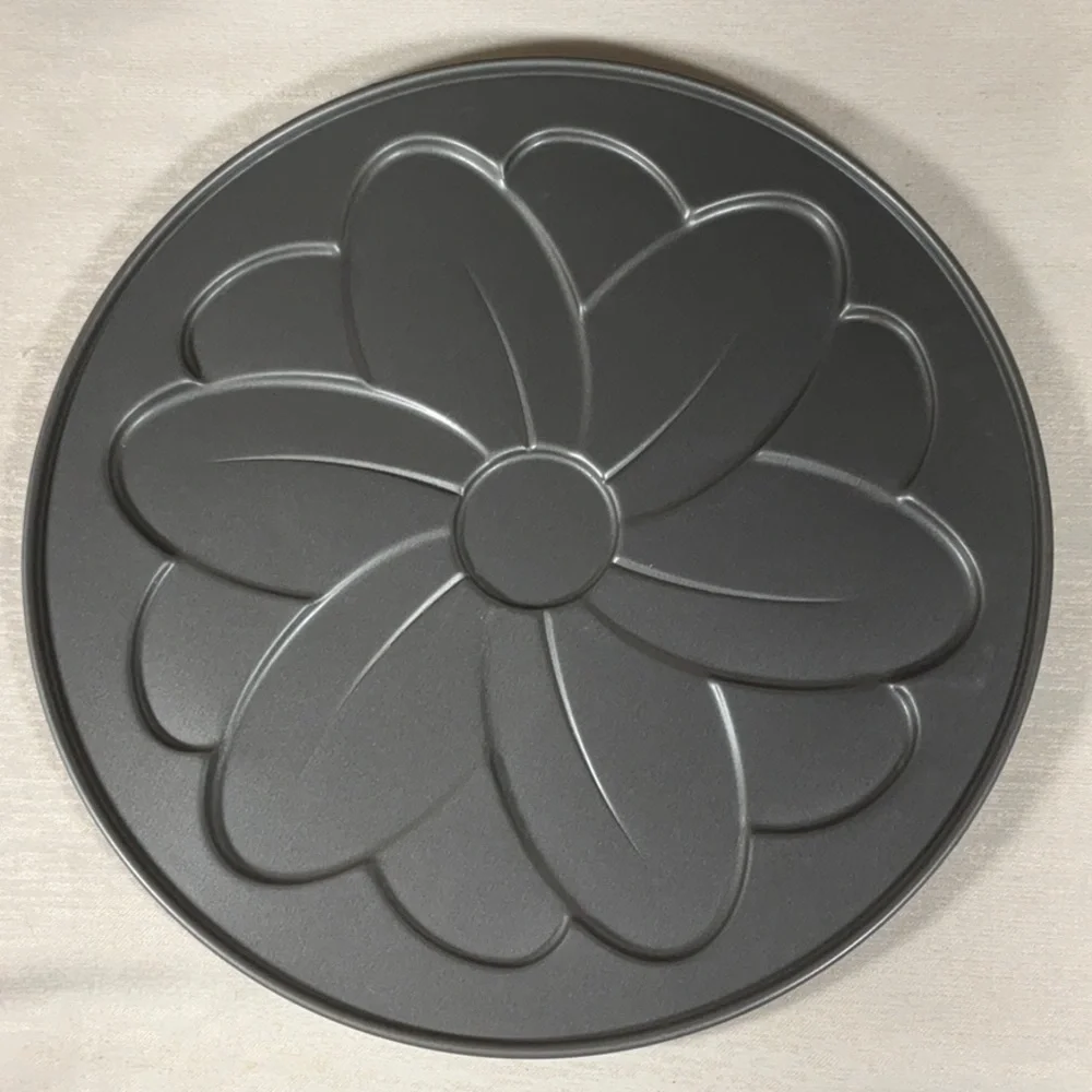 10 1/2” Spring Form Cake Pan with 5 interchangeable bottom designs